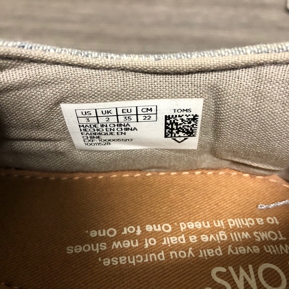 TOMS Slip on Shoes - Picture 5 of 6
